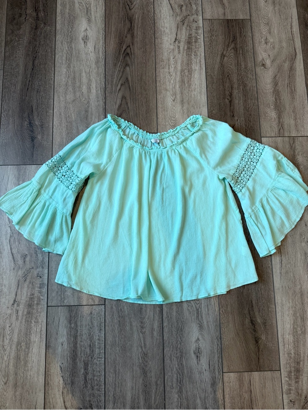 crown & ivy Mint Bohemian Off-Shoulder Crochet Bell Sleeve Blouse